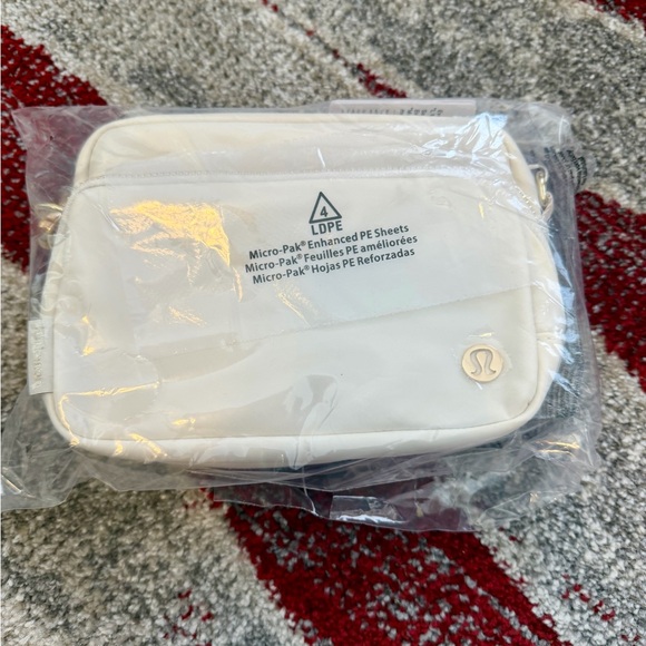 Lululemon Everywhere Crossbody Bag 2L & Dual Pouch Wristlet Bundle - Picture 12 of 14